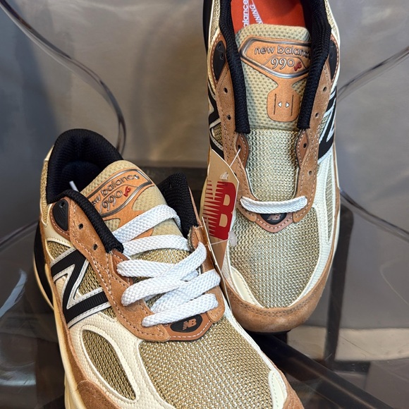 New Balance Men's Beige and Black Sneakers - Picture 2 of 8